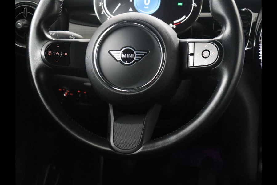 MINI 5-Deurs 1.5 Cooper Business Edition | Leder | Cruise control | Head-up | Camera | Park assist | Carplay | Climate control | 17" velgen