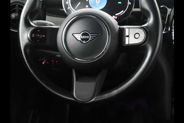 MINI 5-Deurs 1.5 Cooper Business Edition | Leder | Cruise control | Head-up | Camera | Park assist | Carplay | Climate control | 17" velgen