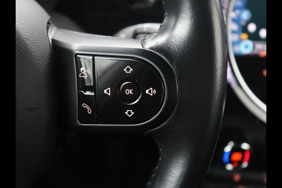MINI 5-Deurs 1.5 Cooper Business Edition | Leder | Cruise control | Head-up | Camera | Park assist | Carplay | Climate control | 17" velgen