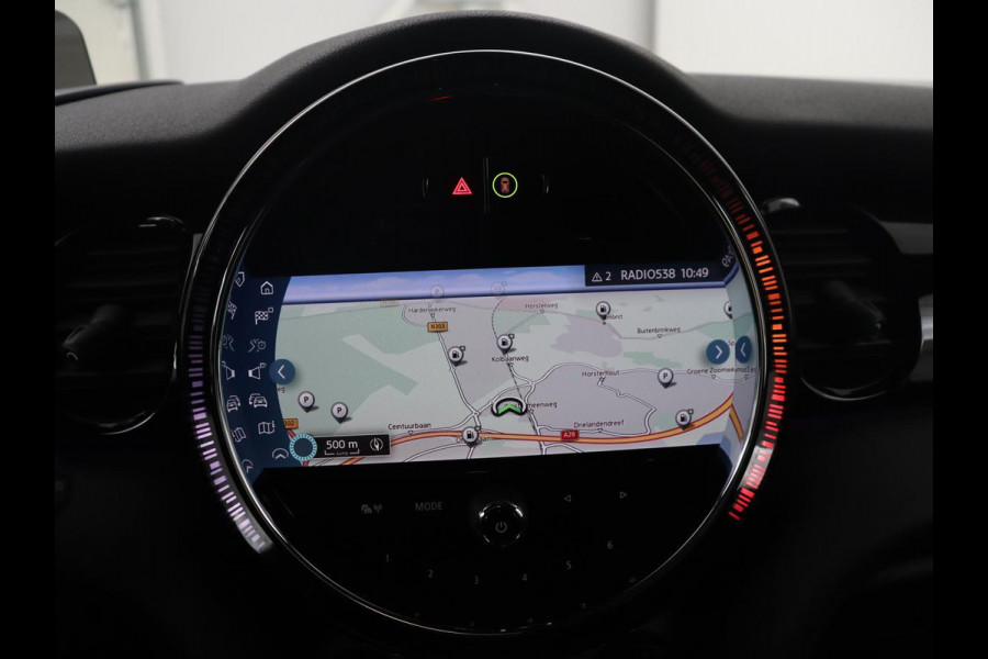 MINI 5-Deurs 1.5 Cooper Business Edition | Leder | Cruise control | Head-up | Camera | Park assist | Carplay | Climate control | 17" velgen