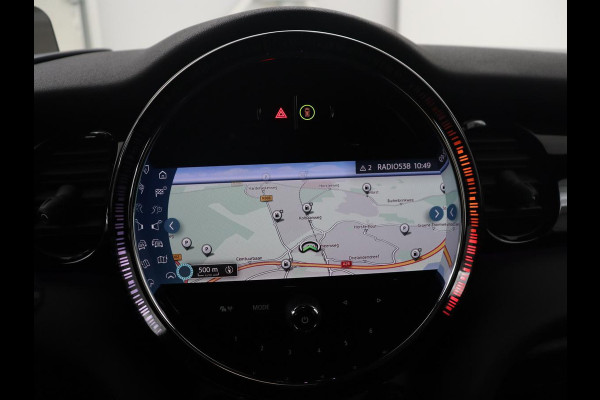 MINI 5-Deurs 1.5 Cooper Business Edition | Leder | Cruise control | Head-up | Camera | Park assist | Carplay | Climate control | 17" velgen