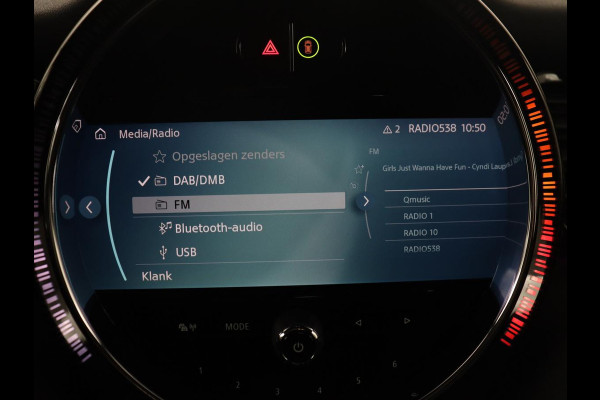 MINI 5-Deurs 1.5 Cooper Business Edition | Leder | Cruise control | Head-up | Camera | Park assist | Carplay | Climate control | 17" velgen