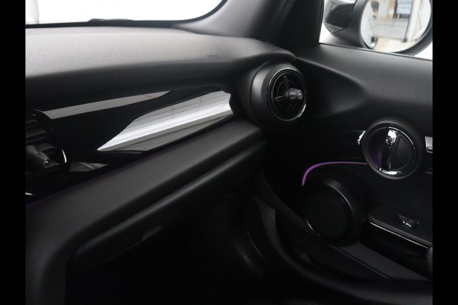 MINI 5-Deurs 1.5 Cooper Business Edition | Leder | Cruise control | Head-up | Camera | Park assist | Carplay | Climate control | 17" velgen