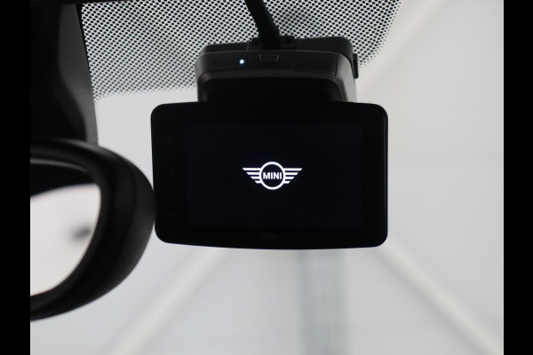 MINI 5-Deurs 1.5 Cooper Business Edition | Leder | Cruise control | Head-up | Camera | Park assist | Carplay | Climate control | 17" velgen