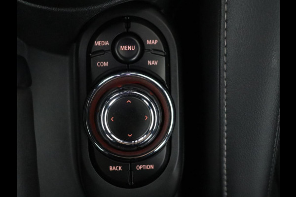 MINI 5-Deurs 1.5 Cooper Business Edition | Leder | Cruise control | Head-up | Camera | Park assist | Carplay | Climate control | 17" velgen