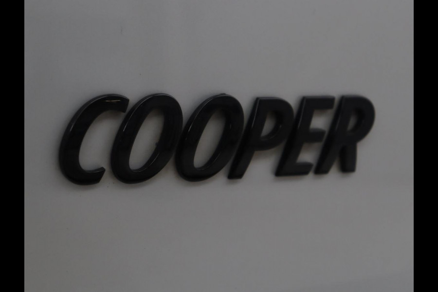 MINI 5-Deurs 1.5 Cooper Business Edition | Leder | Cruise control | Head-up | Camera | Park assist | Carplay | Climate control | 17" velgen