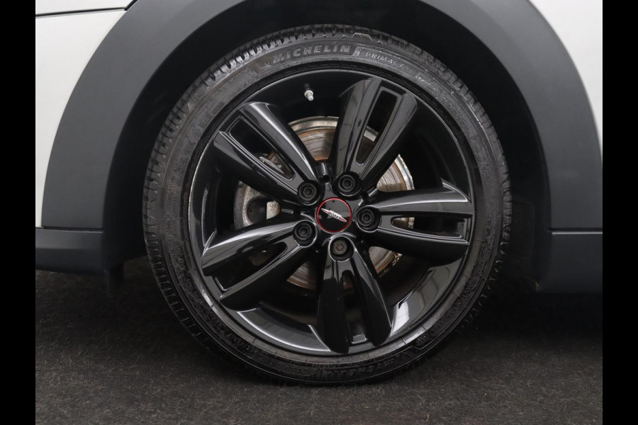 MINI 5-Deurs 1.5 Cooper Business Edition | Leder | Cruise control | Head-up | Camera | Park assist | Carplay | Climate control | 17" velgen