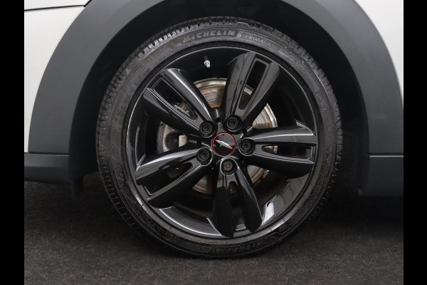 MINI 5-Deurs 1.5 Cooper Business Edition | Leder | Cruise control | Head-up | Camera | Park assist | Carplay | Climate control | 17" velgen