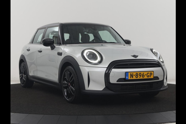 MINI 5-Deurs 1.5 Cooper Business Edition | Leder | Cruise control | Head-up | Camera | Park assist | Carplay | Climate control | 17" velgen