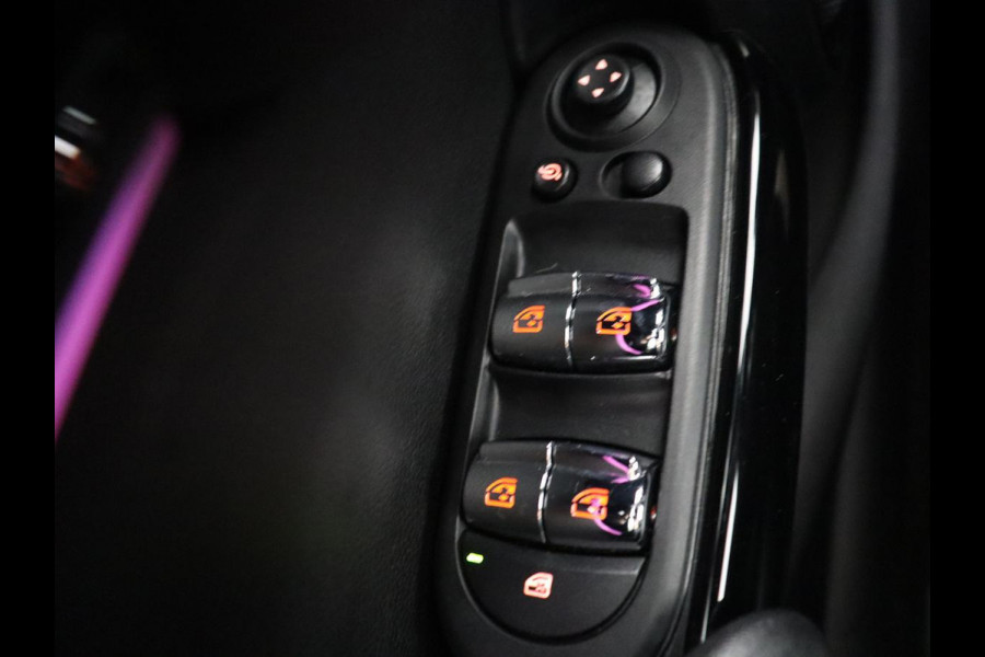 MINI 5-Deurs 1.5 Cooper Business Edition | Leder | Cruise control | Head-up | Camera | Park assist | Carplay | Climate control | 17" velgen