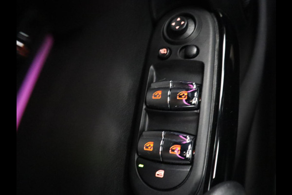 MINI 5-Deurs 1.5 Cooper Business Edition | Leder | Cruise control | Head-up | Camera | Park assist | Carplay | Climate control | 17" velgen