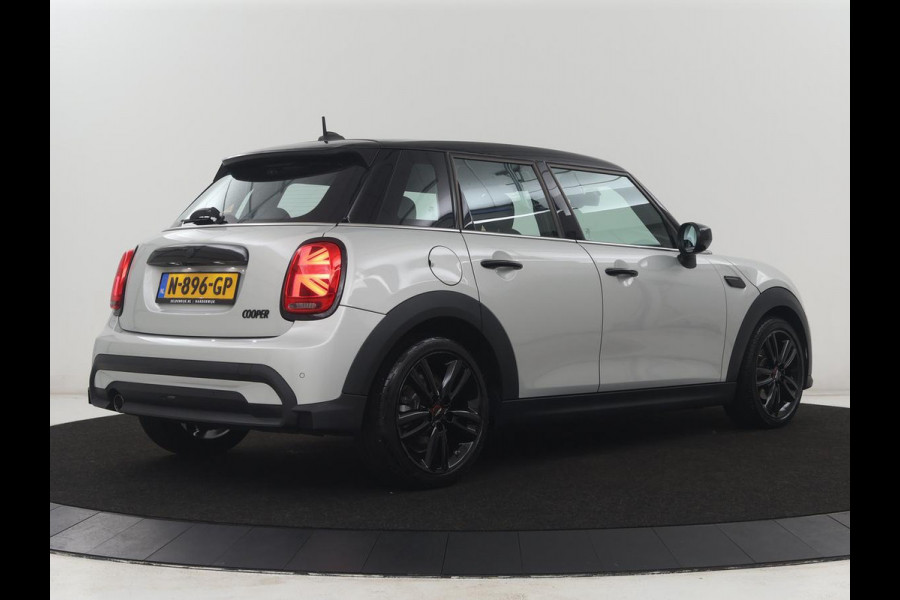 MINI 5-Deurs 1.5 Cooper Business Edition | Leder | Cruise control | Head-up | Camera | Park assist | Carplay | Climate control | 17" velgen