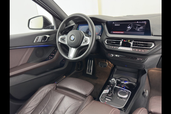 BMW 1-serie 118i M-Sport-Styling High Executive Edition (INCL-BTW) Aut.*PANO | FULL-LED | DIGI-COCKPIT | HIFI-SOUND | CAMERA | HEATED-SPORTSEATS | NAVI-FULLMAP | AMBIENTLIGHT | PRIVACY-GLASS | ECC | CARBON-INLAY | PDC | CRUISE | DAB | 18"ALU*