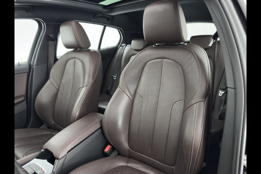 BMW 1-serie 118i M-Sport-Styling High Executive Edition (INCL-BTW) Aut.*PANO | FULL-LED | DIGI-COCKPIT | HIFI-SOUND | CAMERA | HEATED-SPORTSEATS | NAVI-FULLMAP | AMBIENTLIGHT | PRIVACY-GLASS | ECC | CARBON-INLAY | PDC | CRUISE | DAB | 18"ALU*