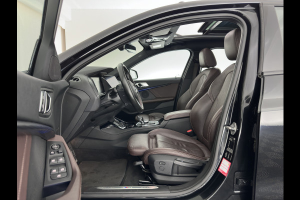 BMW 1-serie 118i M-Sport-Styling High Executive Edition (INCL-BTW) Aut.*PANO | FULL-LED | DIGI-COCKPIT | HIFI-SOUND | CAMERA | HEATED-SPORTSEATS | NAVI-FULLMAP | AMBIENTLIGHT | PRIVACY-GLASS | ECC | CARBON-INLAY | PDC | CRUISE | DAB | 18"ALU*