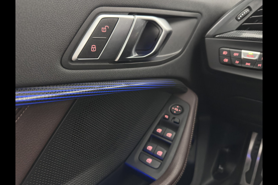 BMW 1-serie 118i M-Sport-Styling High Executive Edition (INCL-BTW) Aut.*PANO | FULL-LED | DIGI-COCKPIT | HIFI-SOUND | CAMERA | HEATED-SPORTSEATS | NAVI-FULLMAP | AMBIENTLIGHT | PRIVACY-GLASS | ECC | CARBON-INLAY | PDC | CRUISE | DAB | 18"ALU*