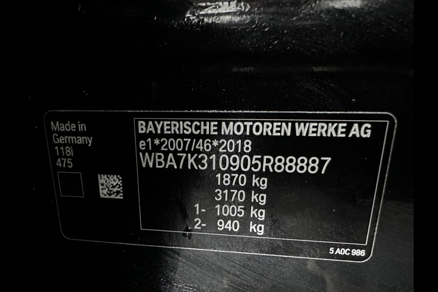 BMW 1-serie 118i M-Sport-Styling High Executive Edition (INCL-BTW) Aut.*PANO | FULL-LED | DIGI-COCKPIT | HIFI-SOUND | CAMERA | HEATED-SPORTSEATS | NAVI-FULLMAP | AMBIENTLIGHT | PRIVACY-GLASS | ECC | CARBON-INLAY | PDC | CRUISE | DAB | 18"ALU*