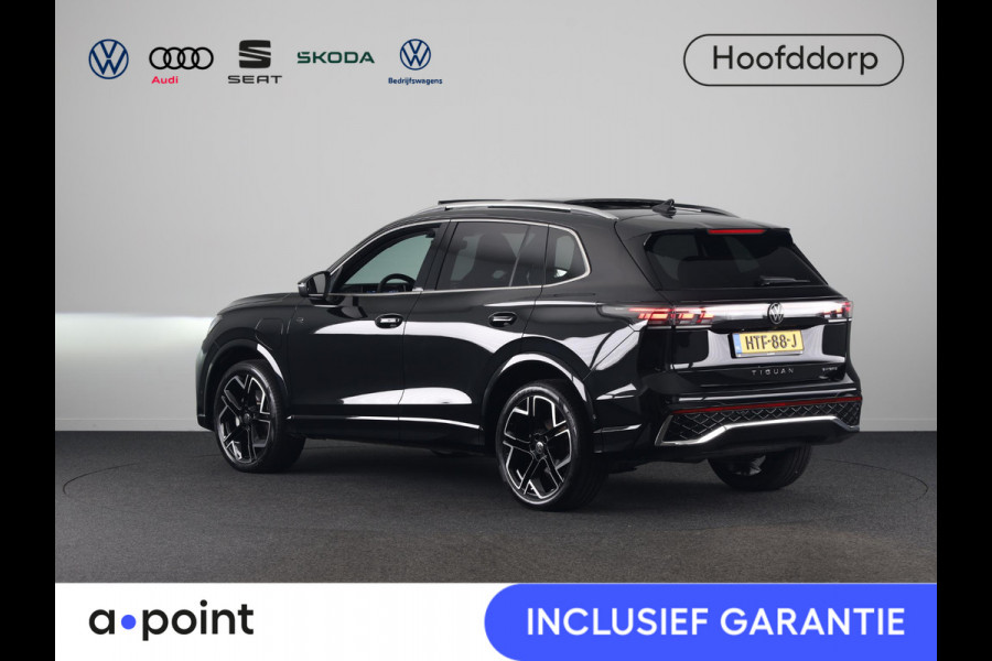 Volkswagen Tiguan 1.5 eHybrid R-Line Edition 204 pk Automaat (DSG) | Verlengde garantie | Navigatie | Panoramadak | Parkeersensoren (Park assist) | Achteruitrijcamera | Stoelverwarming v/a | R-Line |