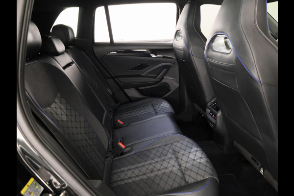 Volkswagen Tiguan 1.5 eHybrid R-Line Edition 204 pk Automaat (DSG) | Verlengde garantie | Navigatie | Panoramadak | Parkeersensoren (Park assist) | Achteruitrijcamera | Stoelverwarming v/a | R-Line |