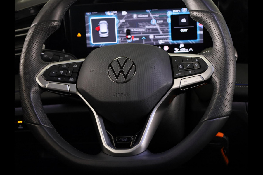 Volkswagen Tiguan 1.5 eHybrid R-Line Edition 204 pk Automaat (DSG) | Verlengde garantie | Navigatie | Panoramadak | Parkeersensoren (Park assist) | Achteruitrijcamera | Stoelverwarming v/a | R-Line |