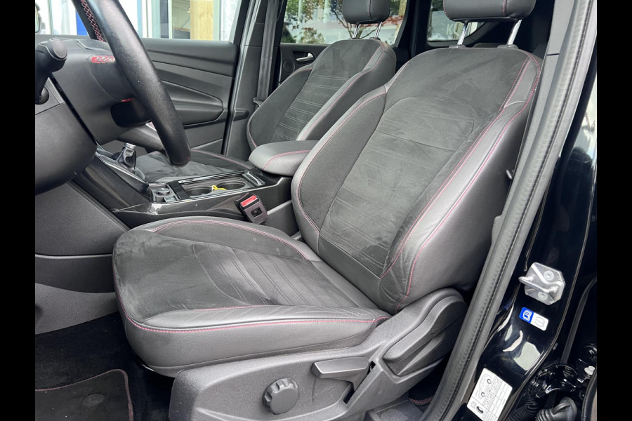 Ford Kuga 1.5 EcoBoost ST Line | Winterpack | Trekkaak | 2000kg trekgewicht | Panoramadak | 19 inch lichtmetalen velgen |
