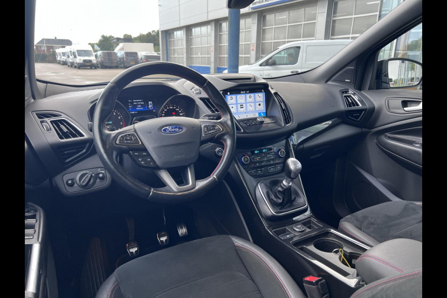 Ford Kuga 1.5 EcoBoost ST Line | Winterpack | Trekkaak | 2000kg trekgewicht | Panoramadak | 19 inch lichtmetalen velgen |