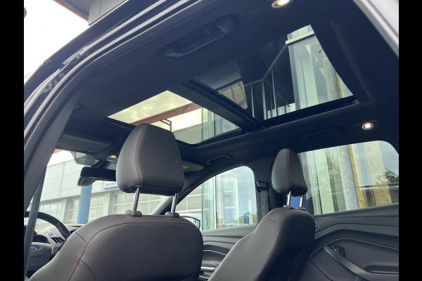 Ford Kuga 1.5 EcoBoost ST Line | Winterpack | Trekkaak | 2000kg trekgewicht | Panoramadak | 19 inch lichtmetalen velgen |