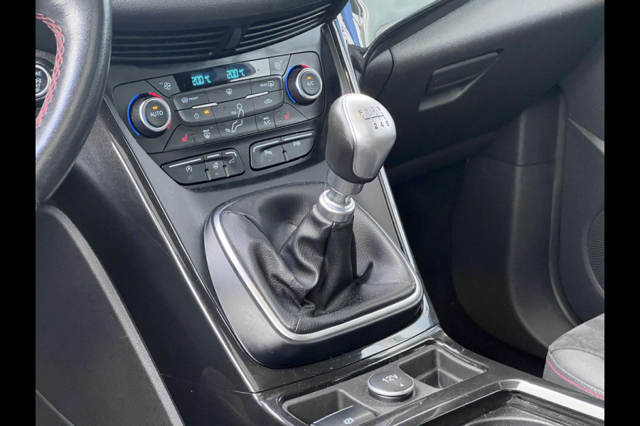 Ford Kuga 1.5 EcoBoost ST Line | Winterpack | Trekkaak | 2000kg trekgewicht | Panoramadak | 19 inch lichtmetalen velgen |