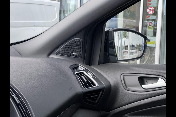 Ford Kuga 1.5 EcoBoost ST Line | Winterpack | Trekkaak | 2000kg trekgewicht | Panoramadak | 19 inch lichtmetalen velgen |