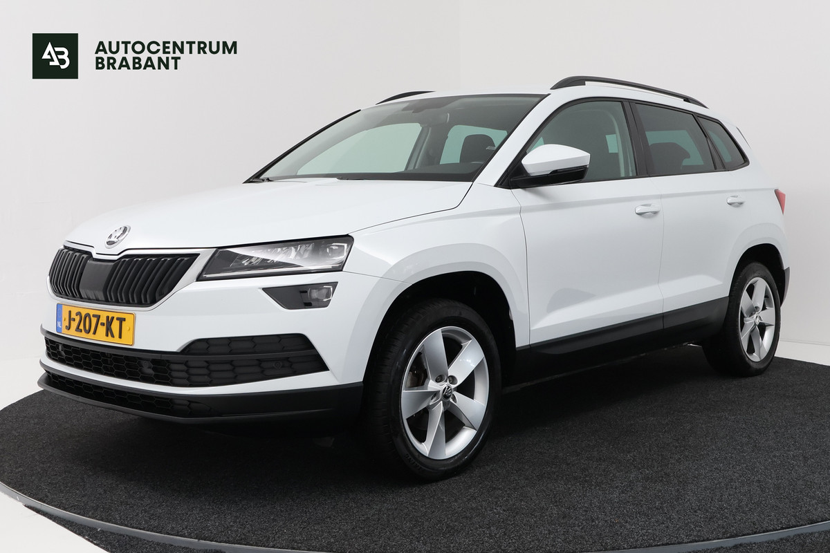 Škoda Karoq 1.5 TSI ACT Style (TREKHAAK, CAMERA, NAVIGATIE CARPLAY, CRUISE CONTROL, PARKEERSENSOREN)