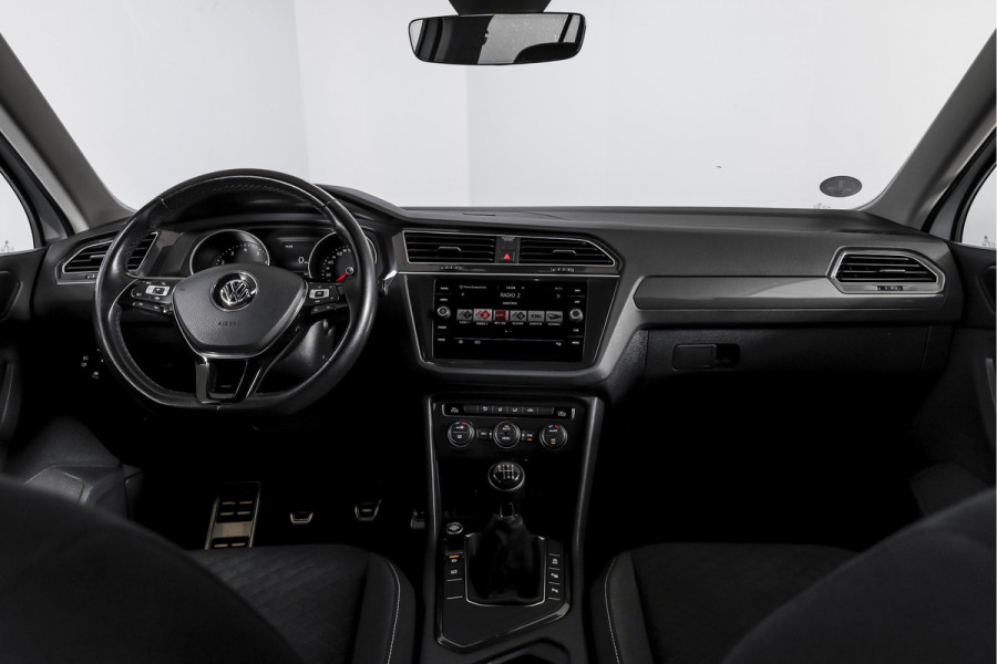 Volkswagen Tiguan 1.5 TSI ACT 150 PK Comfortline Business | Trekhaak | Adapt. Cruise | PDC | Camera | NAV + App. Connect | ECC | LM 17" |