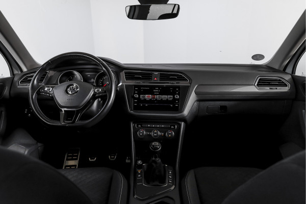 Volkswagen Tiguan 1.5 TSI ACT 150 PK Comfortline Business | Trekhaak | Adapt. Cruise | PDC | Camera | NAV + App. Connect | ECC | LM 17" |