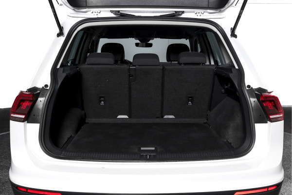 Volkswagen Tiguan 1.5 TSI ACT 150 PK Comfortline Business | Trekhaak | Adapt. Cruise | PDC | Camera | NAV + App. Connect | ECC | LM 17" |