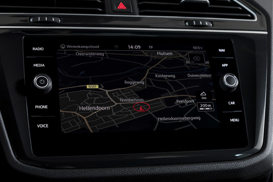 Volkswagen Tiguan 1.5 TSI ACT 150 PK Comfortline Business | Trekhaak | Adapt. Cruise | PDC | Camera | NAV + App. Connect | ECC | LM 17" |