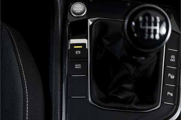 Volkswagen Tiguan 1.5 TSI ACT 150 PK Comfortline Business | Trekhaak | Adapt. Cruise | PDC | Camera | NAV + App. Connect | ECC | LM 17" |