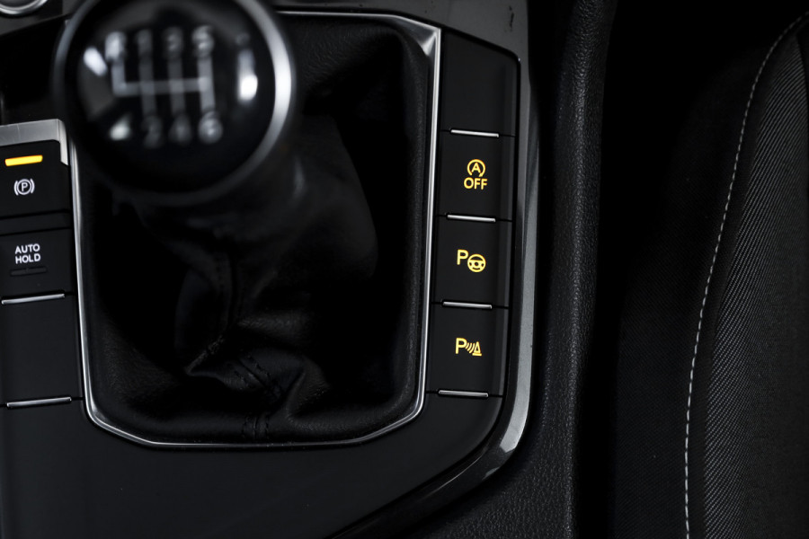Volkswagen Tiguan 1.5 TSI ACT 150 PK Comfortline Business | Trekhaak | Adapt. Cruise | PDC | Camera | NAV + App. Connect | ECC | LM 17" |