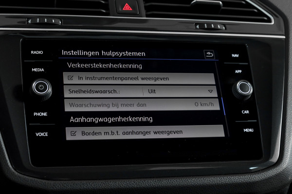 Volkswagen Tiguan 1.5 TSI ACT 150 PK Comfortline Business | Trekhaak | Adapt. Cruise | PDC | Camera | NAV + App. Connect | ECC | LM 17" |
