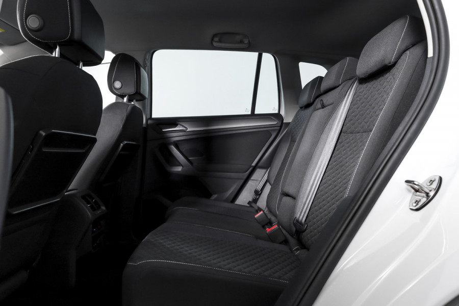 Volkswagen Tiguan 1.5 TSI ACT 150 PK Comfortline Business | Trekhaak | Adapt. Cruise | PDC | Camera | NAV + App. Connect | ECC | LM 17" |