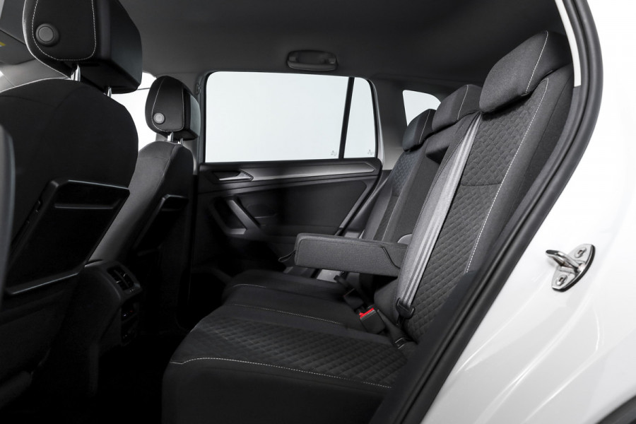 Volkswagen Tiguan 1.5 TSI ACT 150 PK Comfortline Business | Trekhaak | Adapt. Cruise | PDC | Camera | NAV + App. Connect | ECC | LM 17" |