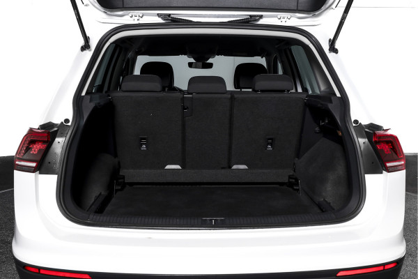 Volkswagen Tiguan 1.5 TSI ACT 150 PK Comfortline Business | Trekhaak | Adapt. Cruise | PDC | Camera | NAV + App. Connect | ECC | LM 17" |