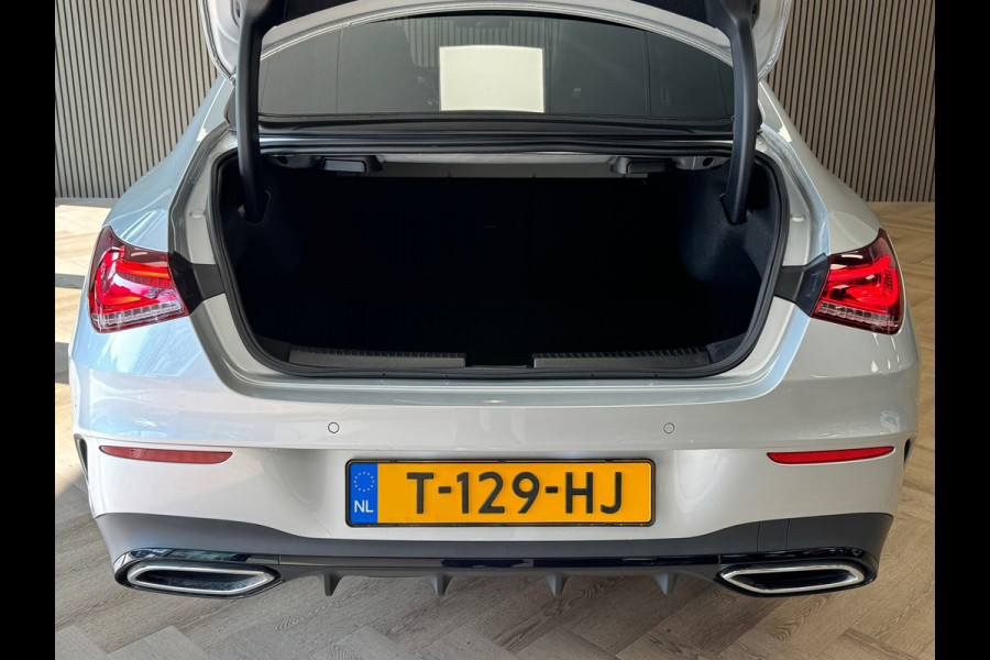 Mercedes-Benz CLA-Klasse 180 Premium Plus AUT. PANORAMADAK SFEERVERLICHTING NAVIGATIE CAMERA AIRCO CRUISE STOELVERWARMING