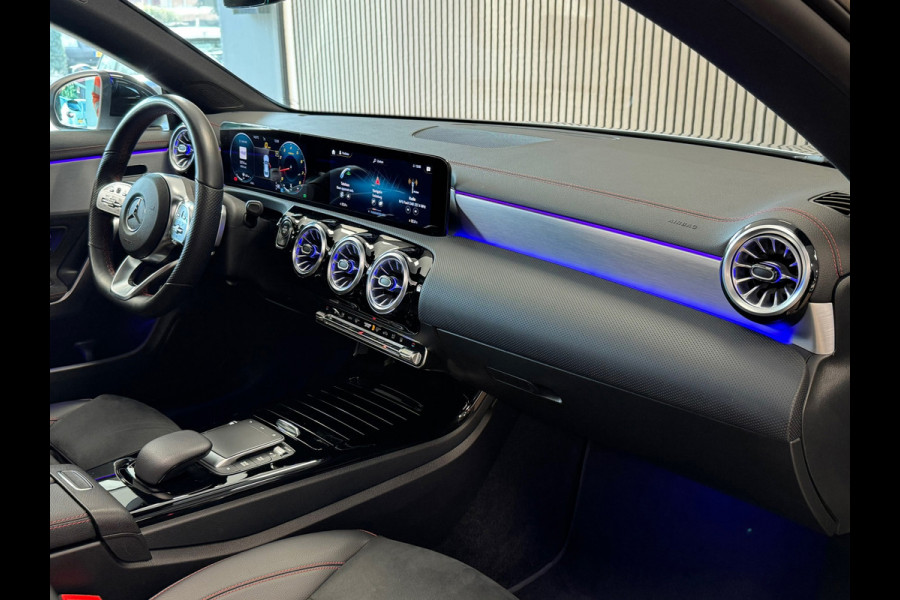 Mercedes-Benz CLA-Klasse 180 Premium Plus AUT. PANORAMADAK SFEERVERLICHTING NAVIGATIE CAMERA AIRCO CRUISE STOELVERWARMING