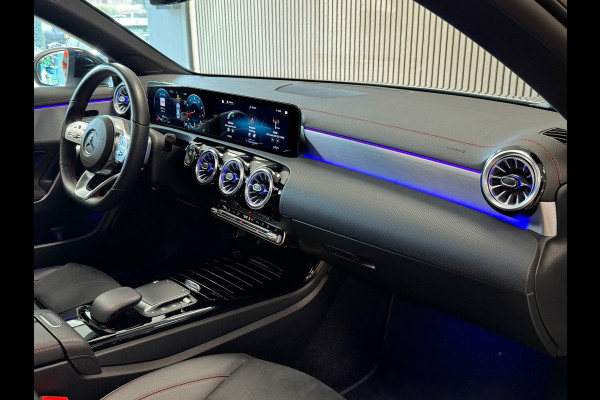 Mercedes-Benz CLA-Klasse 180 Premium Plus AUT. PANORAMADAK SFEERVERLICHTING NAVIGATIE CAMERA AIRCO CRUISE STOELVERWARMING