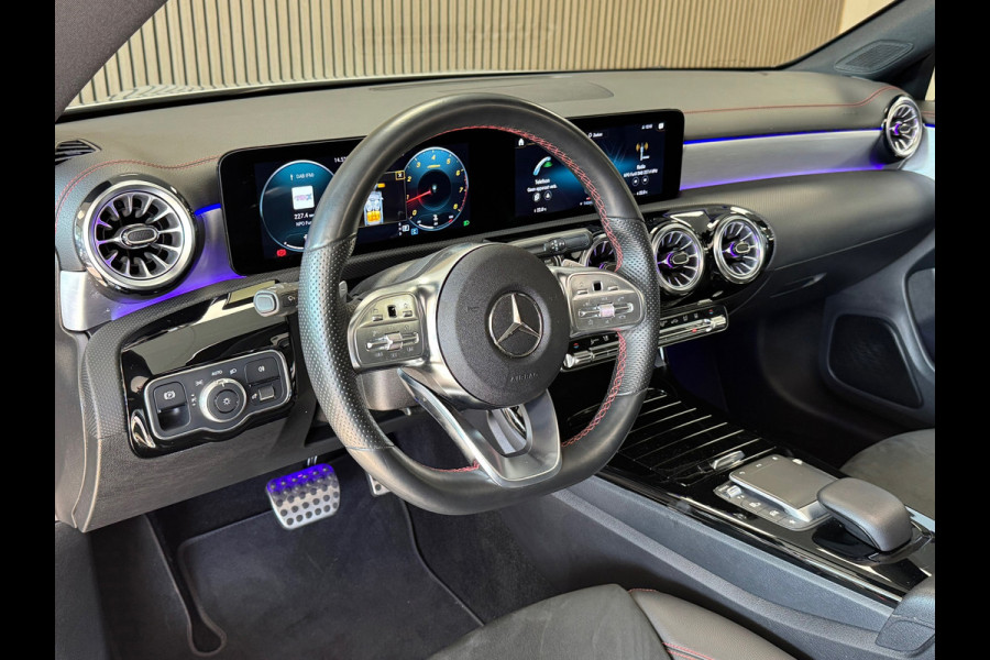 Mercedes-Benz CLA-Klasse 180 Premium Plus AUT. PANORAMADAK SFEERVERLICHTING NAVIGATIE CAMERA AIRCO CRUISE STOELVERWARMING