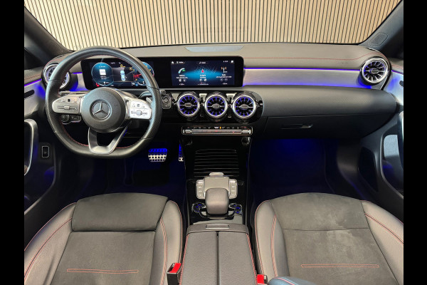 Mercedes-Benz CLA-Klasse 180 Premium Plus AUT. PANORAMADAK SFEERVERLICHTING NAVIGATIE CAMERA AIRCO CRUISE STOELVERWARMING