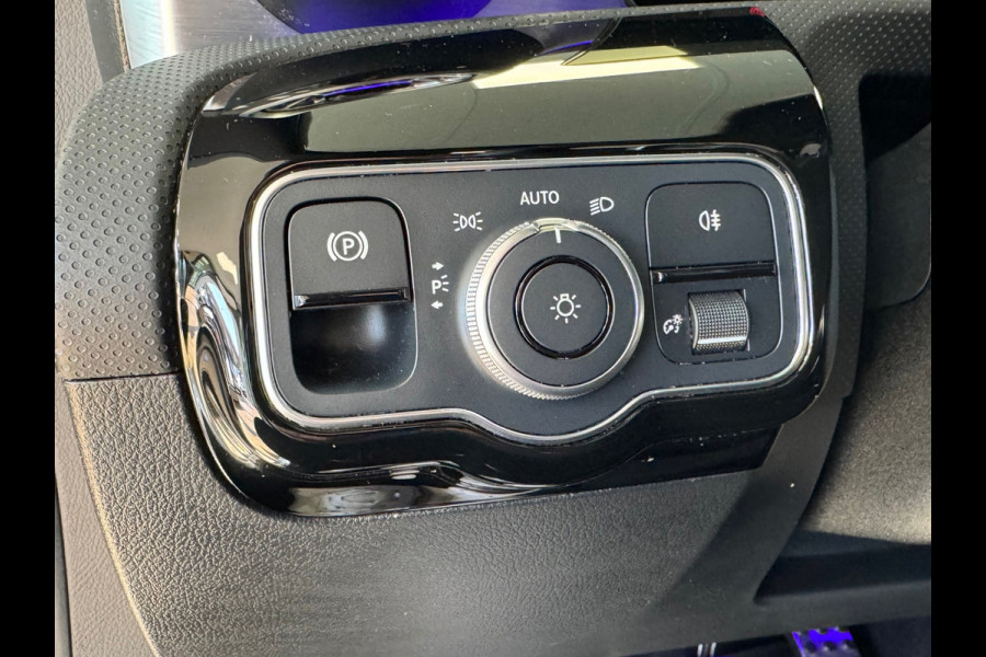 Mercedes-Benz CLA-Klasse 180 Premium Plus AUT. PANORAMADAK SFEERVERLICHTING NAVIGATIE CAMERA AIRCO CRUISE STOELVERWARMING