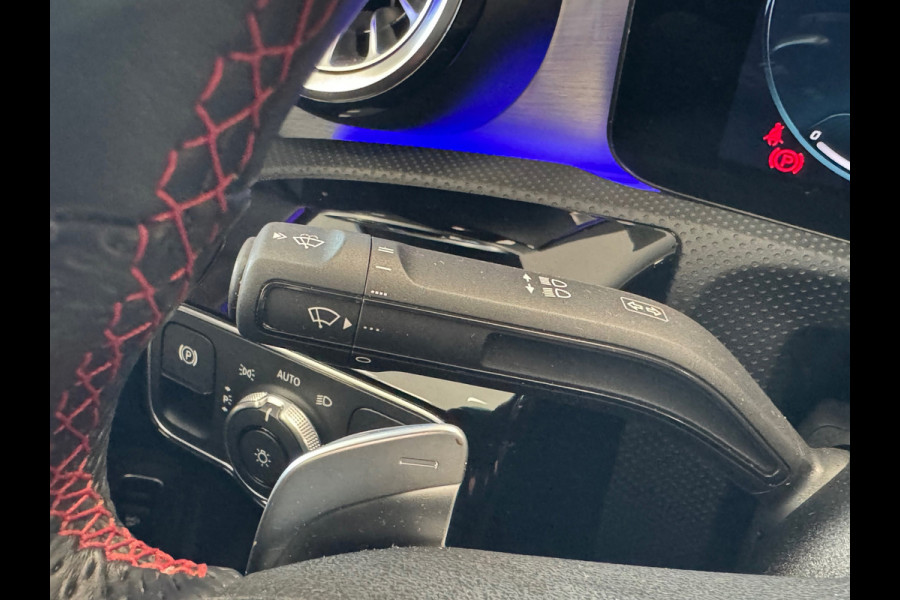 Mercedes-Benz CLA-Klasse 180 Premium Plus AUT. PANORAMADAK SFEERVERLICHTING NAVIGATIE CAMERA AIRCO CRUISE STOELVERWARMING