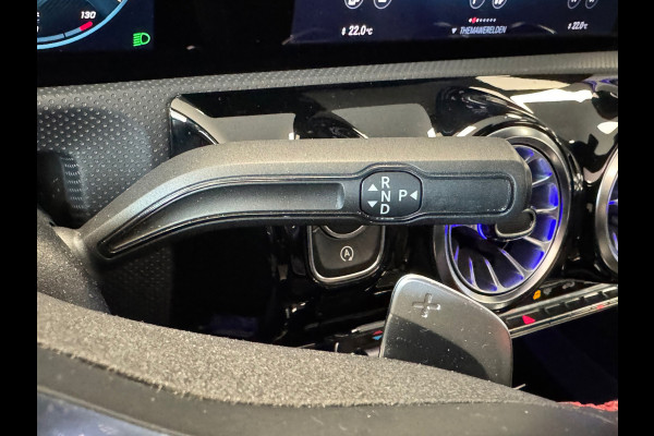 Mercedes-Benz CLA-Klasse 180 Premium Plus AUT. PANORAMADAK SFEERVERLICHTING NAVIGATIE CAMERA AIRCO CRUISE STOELVERWARMING