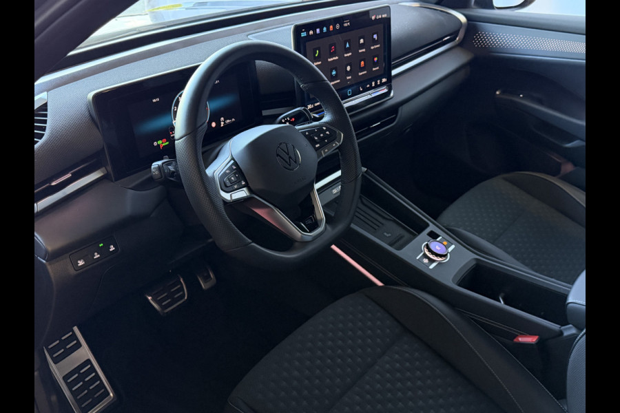 Volkswagen T-Roc 1.5 150PK eTSI R-LINE 06/2026 EDITION IQ LED/GRIL LOGO STOEL/STUUR.VERW ELEK.KLEP 2026