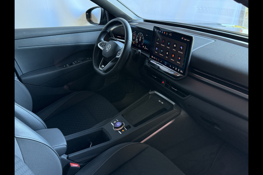 Volkswagen T-Roc 1.5 150PK eTSI R-LINE 06/2026 EDITION IQ LED/GRIL LOGO STOEL/STUUR.VERW ELEK.KLEP 2026